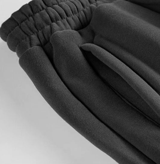 Joggers with cuffed bottoms and side pockets